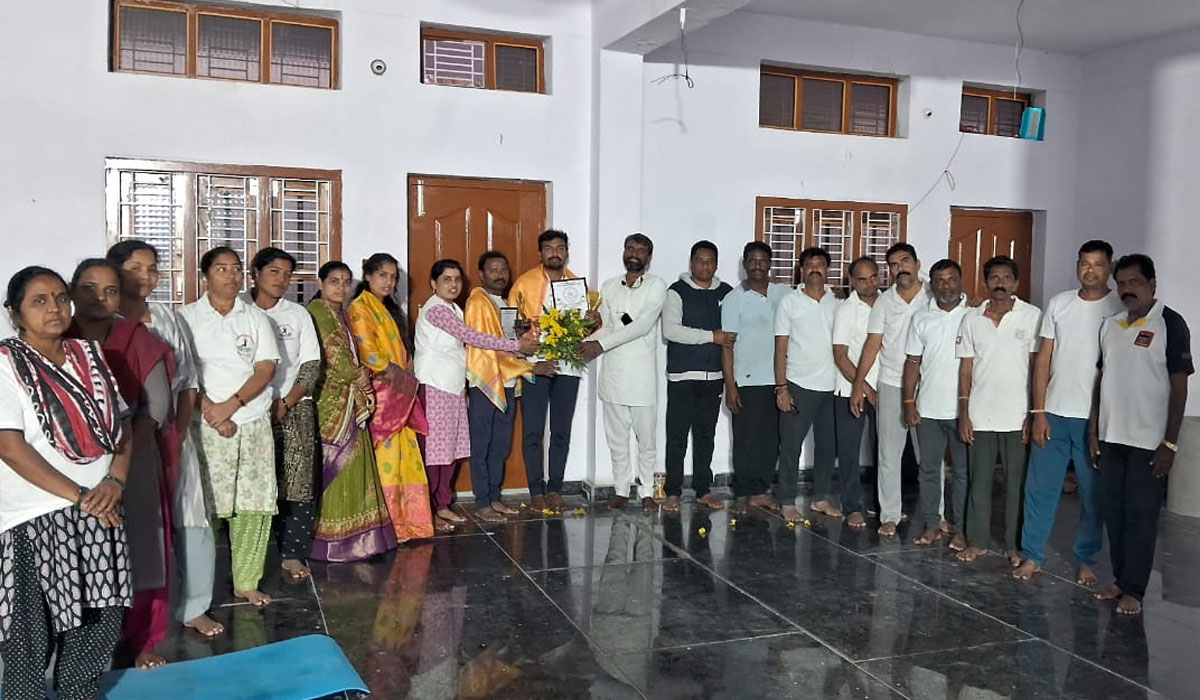Dharmaram | ధర్మారంలో జాతీయ స్థాయి యోగా ఛాంపియన్ షిప్ విజేతలకు సన్మానం
