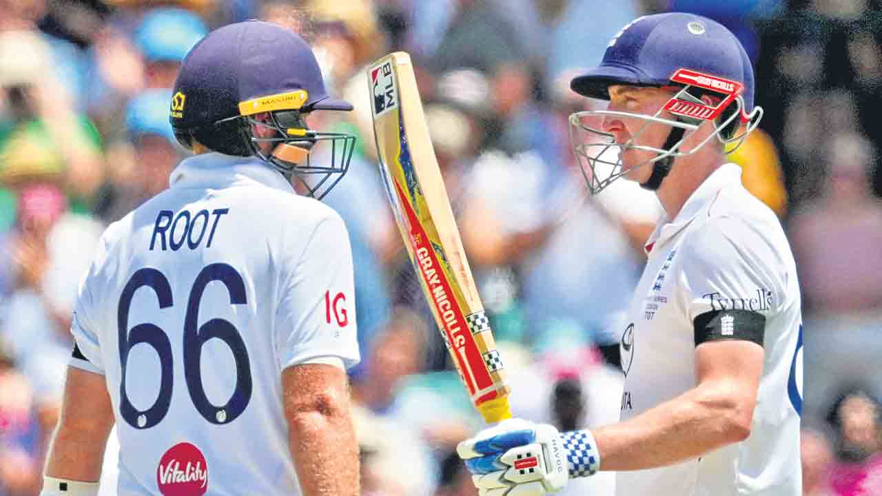 రాణించిన బ్రూక్‌, రూట్‌.. ఇంగ్లండ్‌ తొలి ఇన్నింగ్స్‌ 211/3