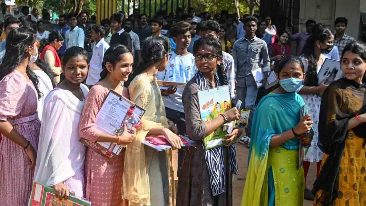 ‘పది’ విద్యార్థుల ఆకలికేకలు