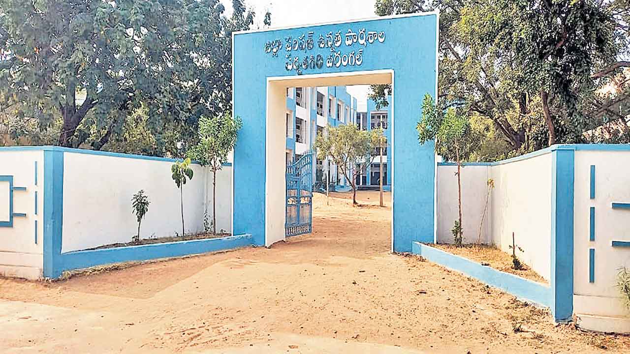 ‘మన బడి’ బిల్లులు రూ.515 కోట్లు పెండింగ్‌