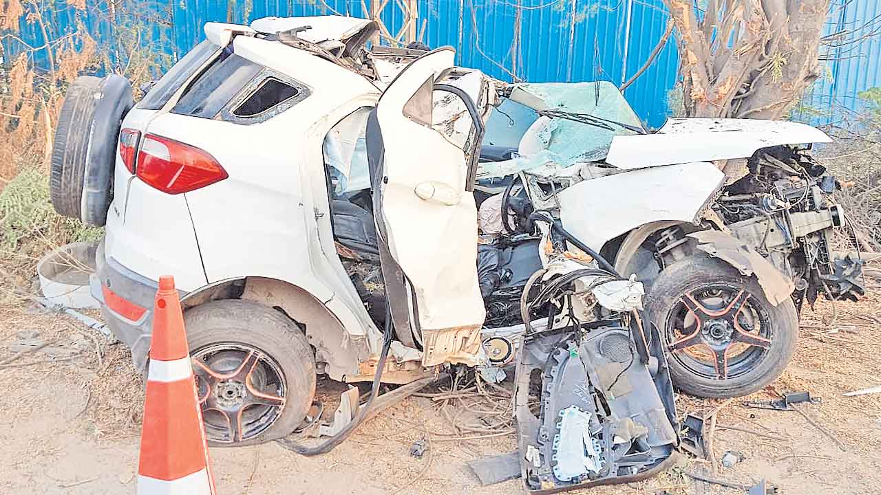 రోడ్డు ప్రమాదంలో విద్యార్థుల మృతి