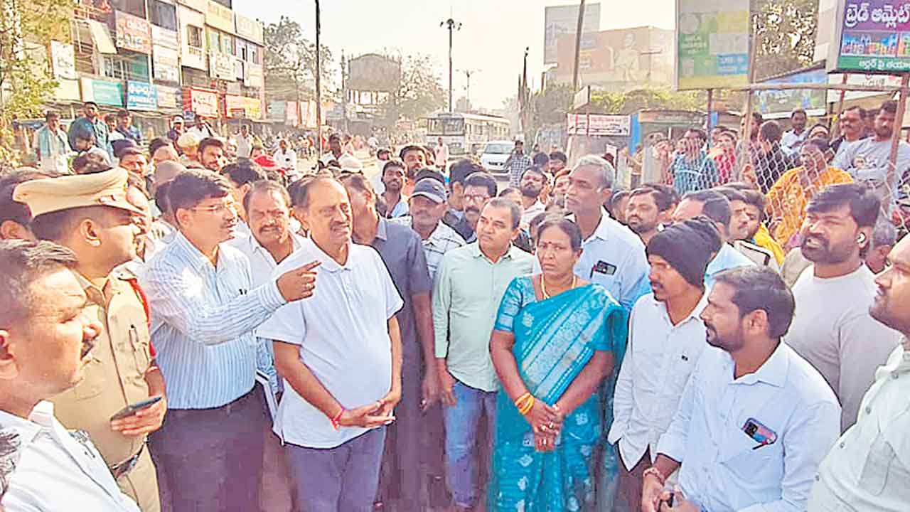 Parakala | కార్డు మెడలో వేసుకుంటే జర్నలిస్టులా?.. ఎమ్మెల్యే రేవూరి ఫైర్‌