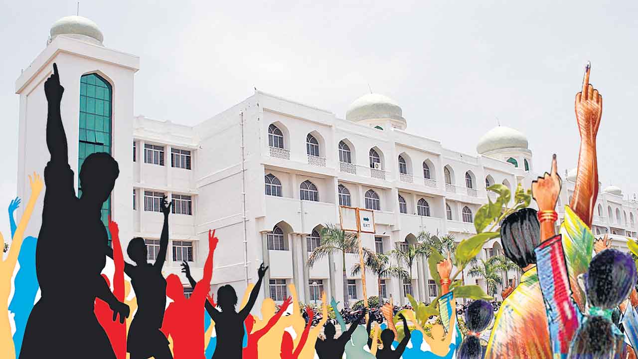 సర్కార్‌పై యుద్ధభేరి.. మనూ భూములు కాజేయాలని చూస్తే బుద్ధి చెప్తాం