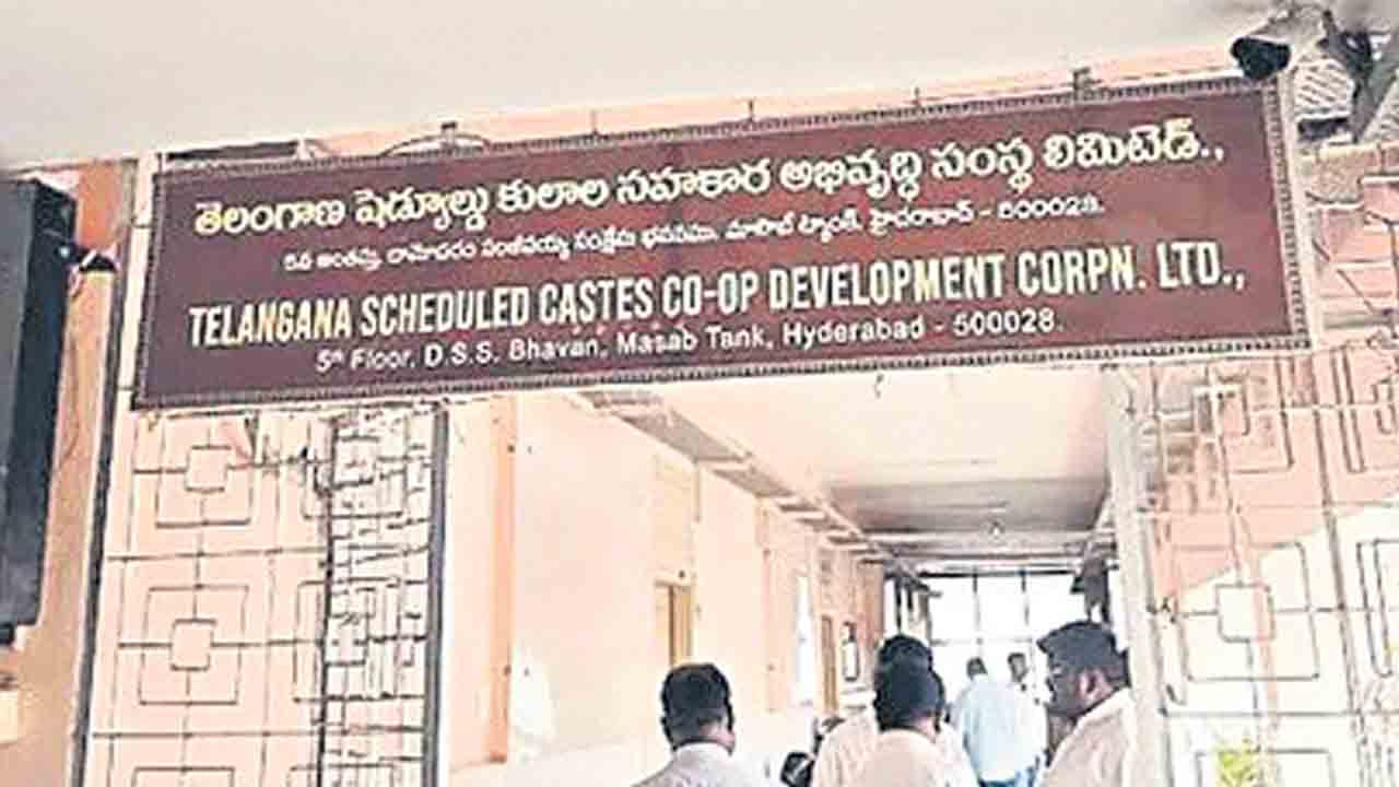 కార్పొరేషన్‌.. నో కోఆపరేషన్‌.. నిధుల్లేక కార్పొరేషన్లు నిర్వీర్యం