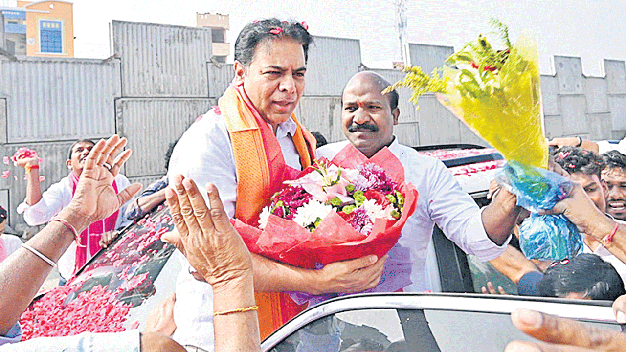 మున్సిపల్‌ ఎన్నికల్లో కాంగ్రెస్‌కు బుద్ధి చెప్పాలి.. బీఆర్‌ఎస్‌ వర్కింగ్‌ ప్రెసిడెంట్‌ కేటీఆర్‌ పిలుపు