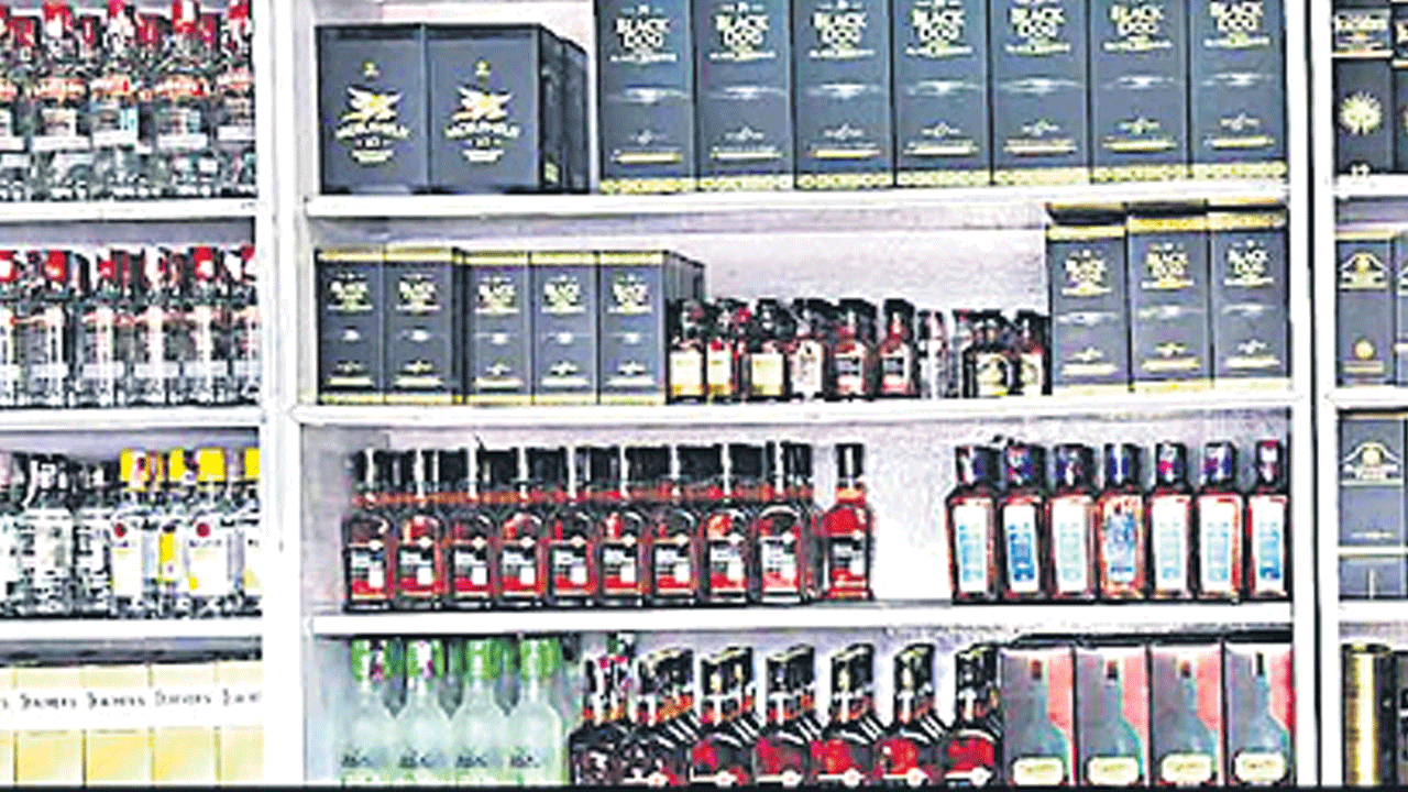 వసూళ్ల టారిఫ్‌ పెంపు.. గుడ్‌విల్‌ పేరిట వసూళ్ల దందా షురూ చేసిన ఆబ్కారీ శాఖ