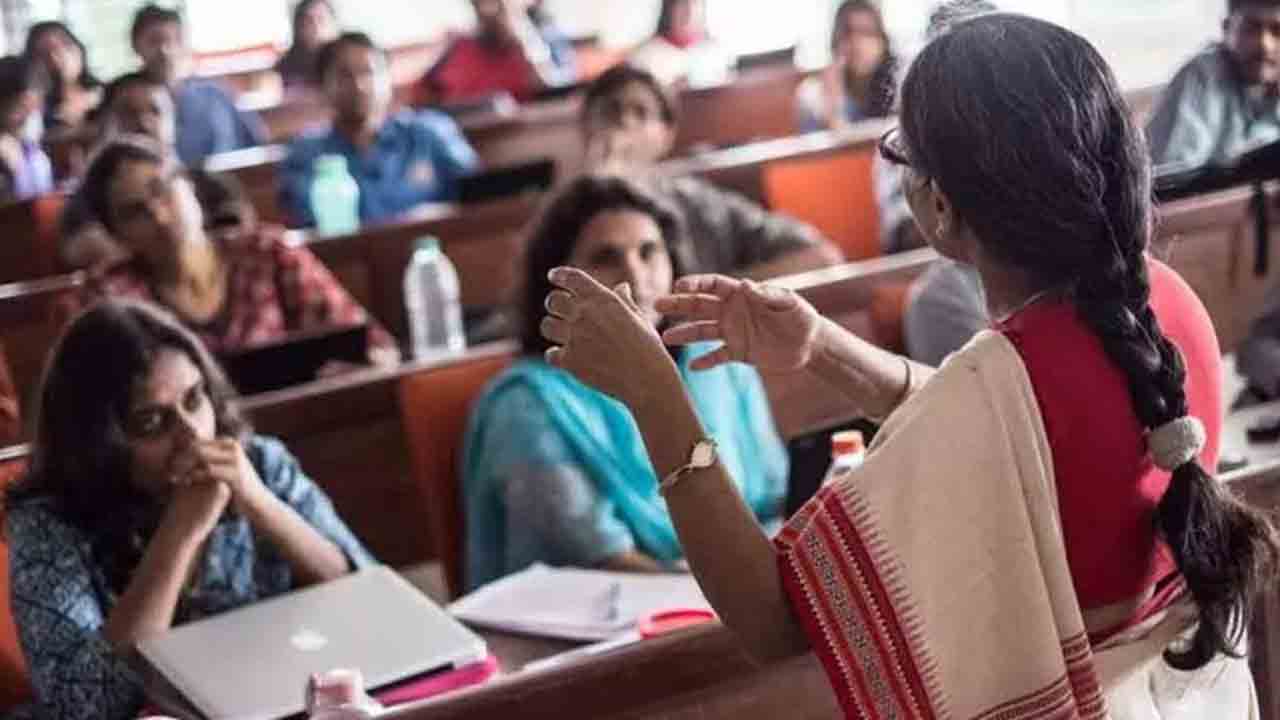 కాంట్రాక్ట్‌ లెక్చరర్లకు పీఆర్సీ అమలు చేయాలి : అడ్‌హాక్‌