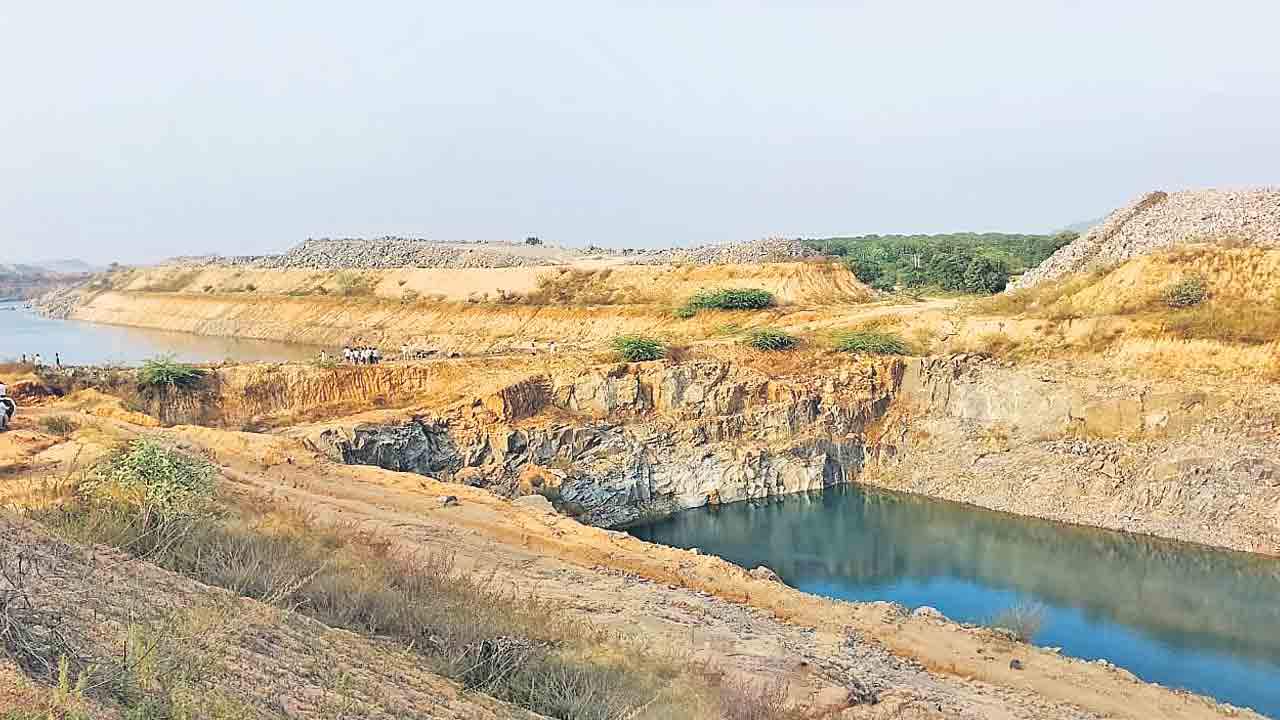 ఉత్తమ్‌కుమార్‌వి ఉత్తముచ్చట్లే.. ప్రాజెక్టుల నిర్మాణ ఘనత బీఆర్‌ఎస్‌దే.. శరవేగంగా పనులు, నీటి తరలింపు