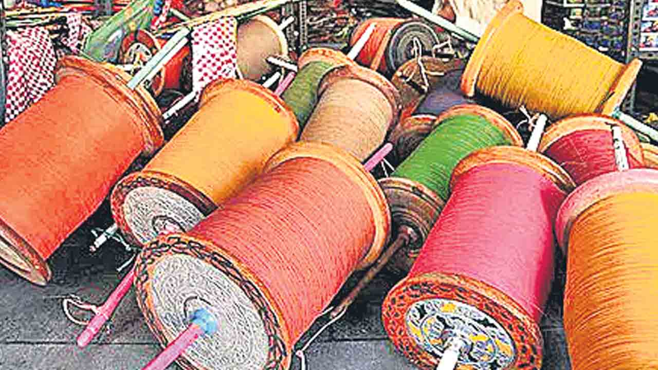 ప్రాణం తీసిన మాంజా.. సంగారెడ్డి జిల్లాలో వలసకార్మికుడి మృతి