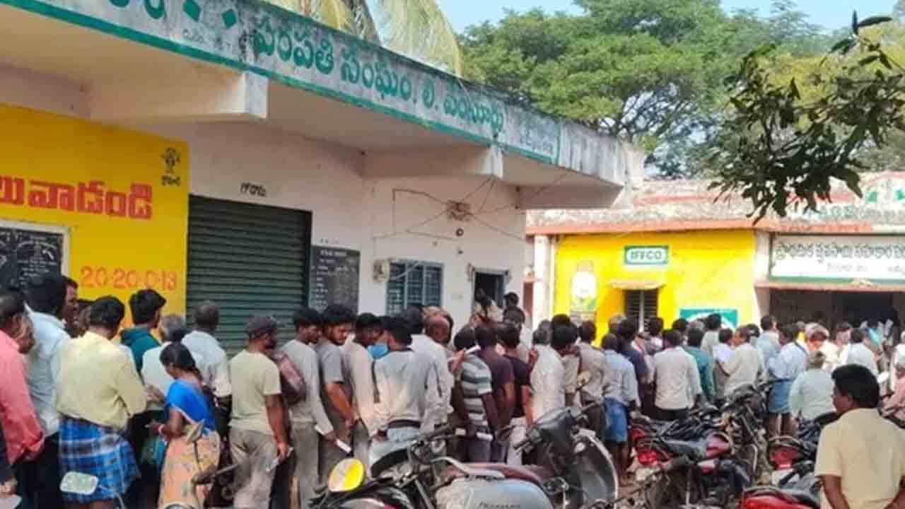 క్యూ కనపడొద్దు.. కుర్చీలేయండి!