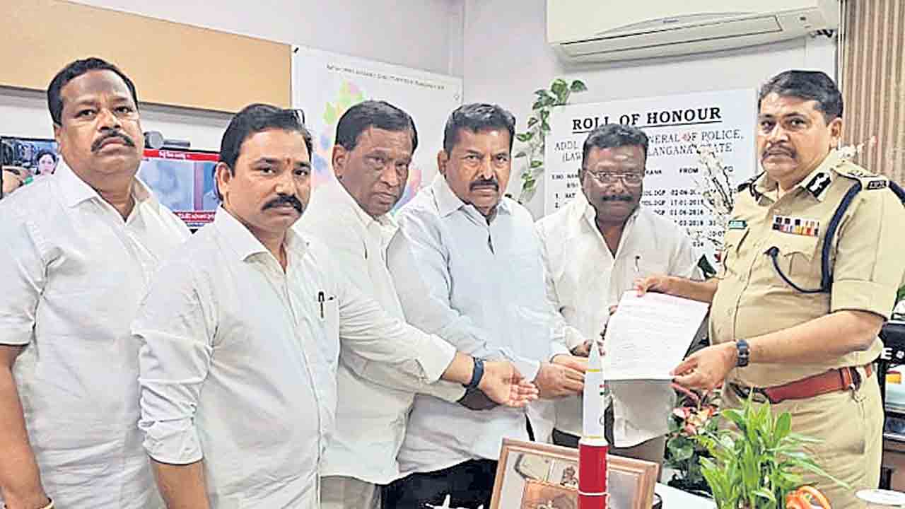 సీఎంపై కేసు పెట్టాల్సిందే.. అడిషనల్‌ డీజీకి బీఆర్‌ఎస్‌ నేతల ఫిర్యాదు