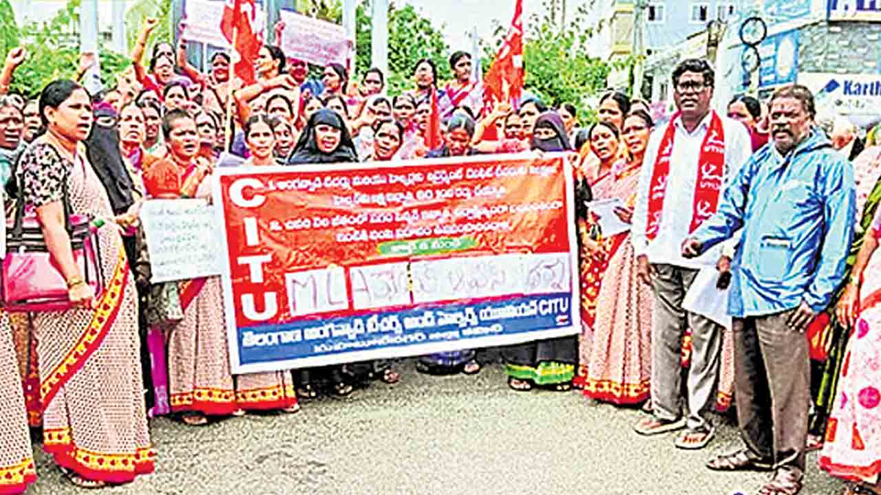 రిటైర్మెంట్‌ బెనిఫిట్స్‌ అందక అంగన్‌వాడీల అరిగోస