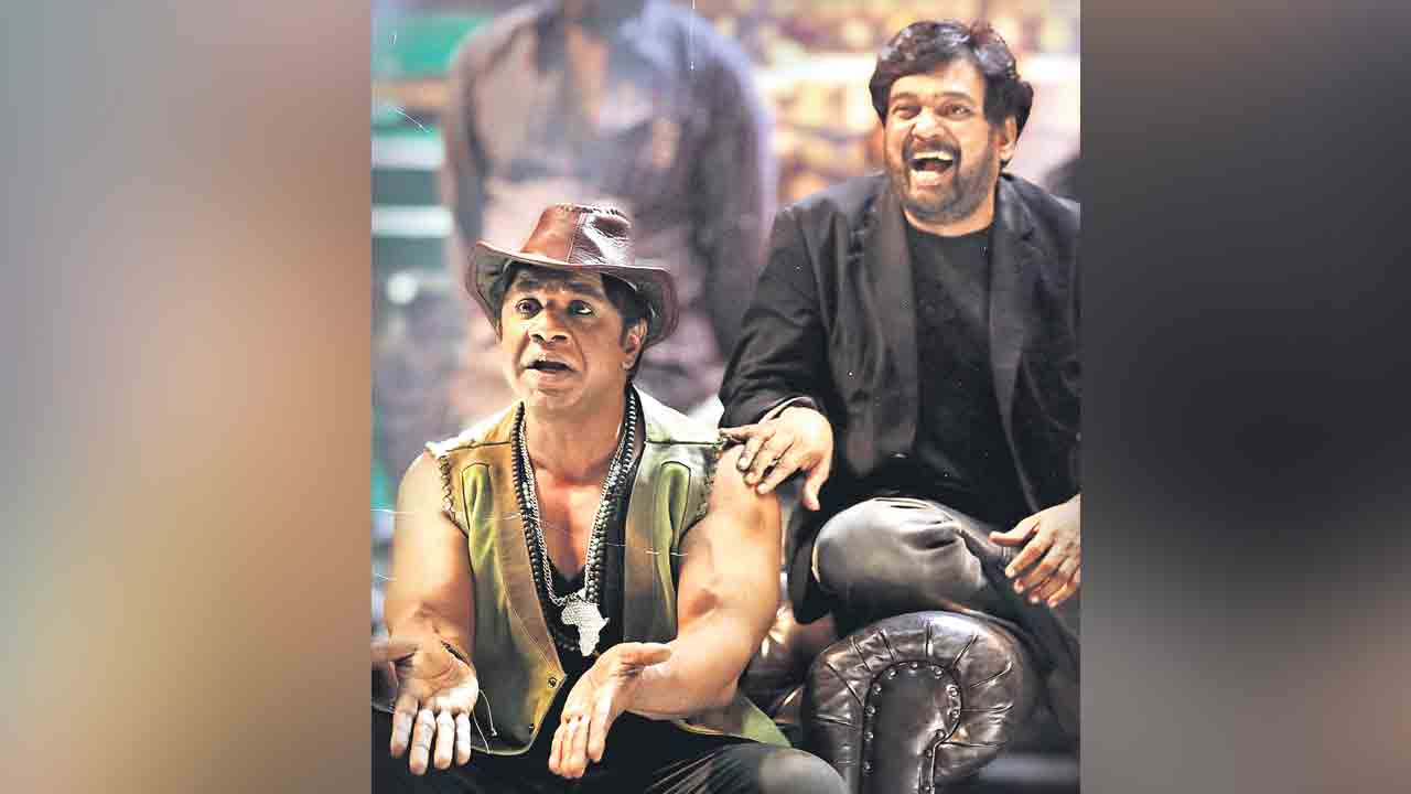 స్లమ్‌ డాగ్‌లో విభిన్నంగా..