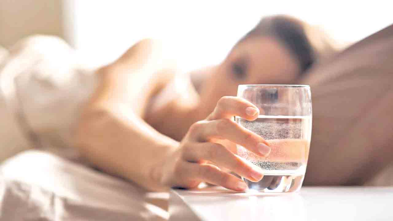 నిద్ర తర్వాత నీళ్లు!