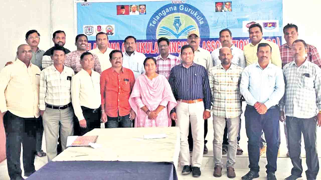 కామన్‌ గురుకుల విద్యావిధానాన్ని తీసుకురావాలి