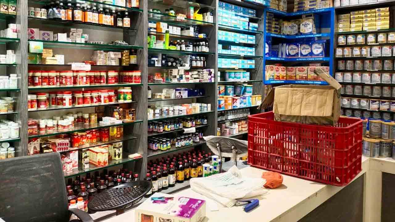 రాష్ట్రంలో మెడికల్‌ షాపులపై డీసీఏ దాడులు