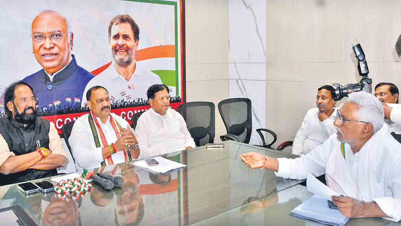 కాంగ్రెస్‌లో సీనియర్లను చులకన చేస్తున్నారు.. దశాబ్దకాలం నుంచి పార్టీలో ఉన్న వారి పరిస్థితి ఏంది?