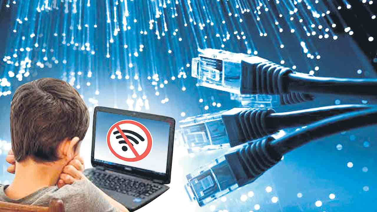 ఓన్లీ కనెక్షన్‌.. నో సిగ్నల్‌..  ప్రభుత్వ జూనియర్‌ కళాశాలలకు అందని టీ ఫైబర్‌ సేవలు