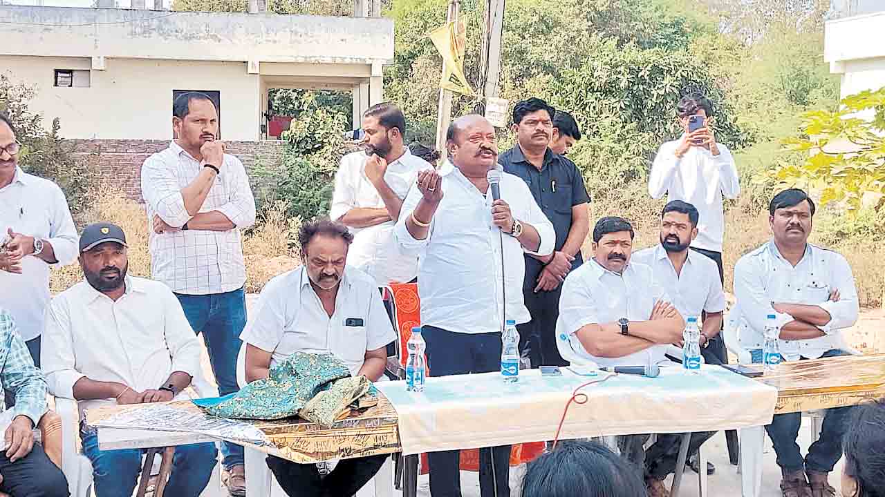 కాంగ్రెస్‌, బీజేపీ దొంగలముఠాలు.. మళ్లీ బీఆర్‌ఎస్‌ను గెలిపిస్తేనే అభివృద్ధి