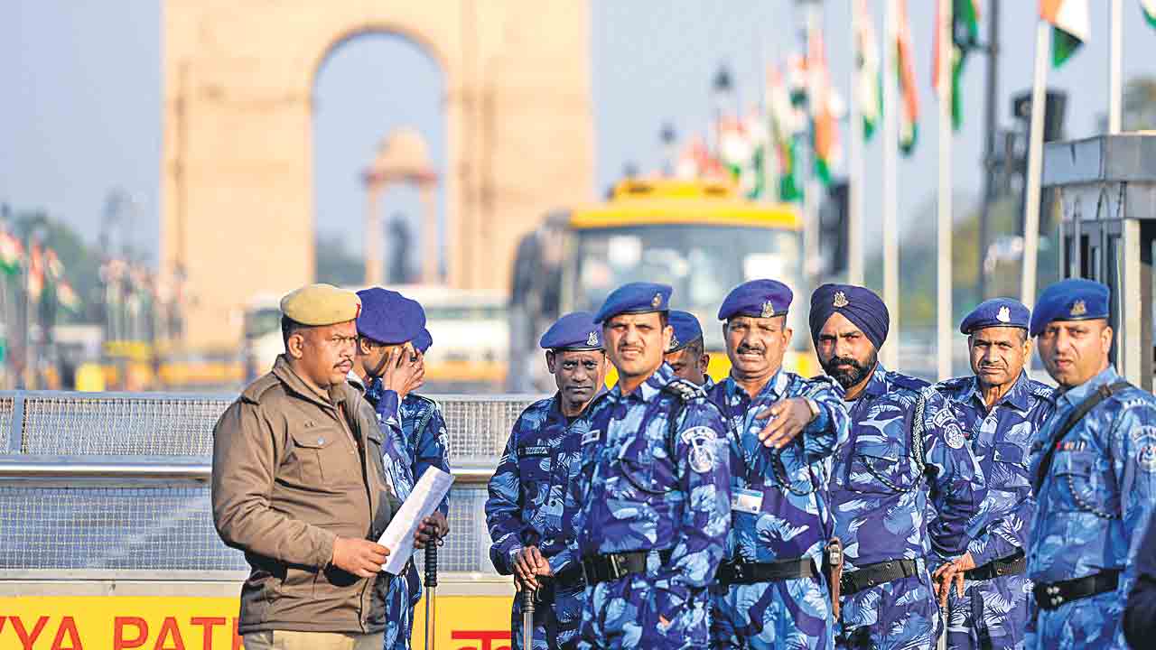 10 వేల మంది పోలీసులు.. 3 వేల సీసీటీవీ కెమెరాలు