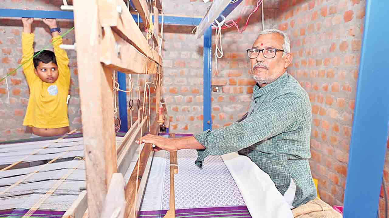 చేనేత రుణ మోసం..రూరల్‌ నేతన్నలకు హస్తం ప్రభుత్వం మొండిచెయ్యి