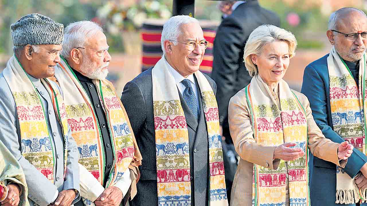 ఘనతంత్రం.. దేశవ్యాప్తంగా ఘనంగా గణతంత్ర వేడుకలు