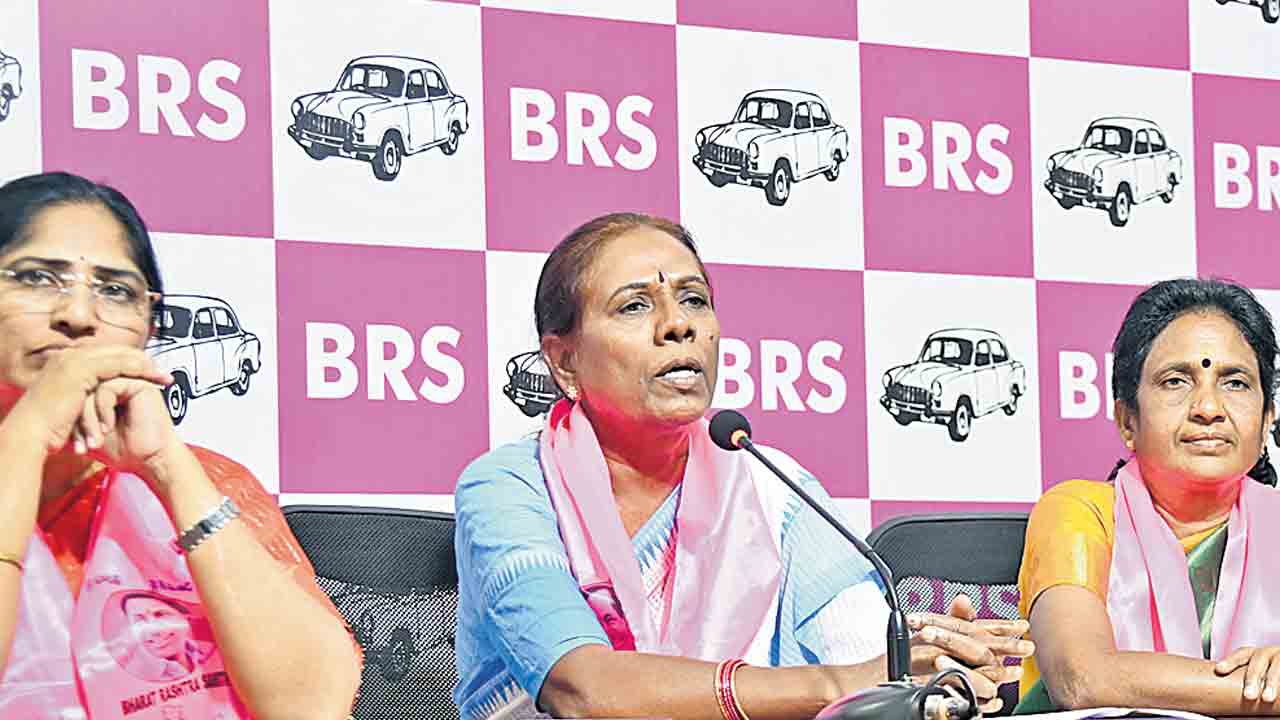 రేవంత్‌రెడ్డి బాటలో కవిత.. బీఆర్‌ఎస్‌ పార్టీపై కవిత నిరాధార ఆరోపణలు తగదు