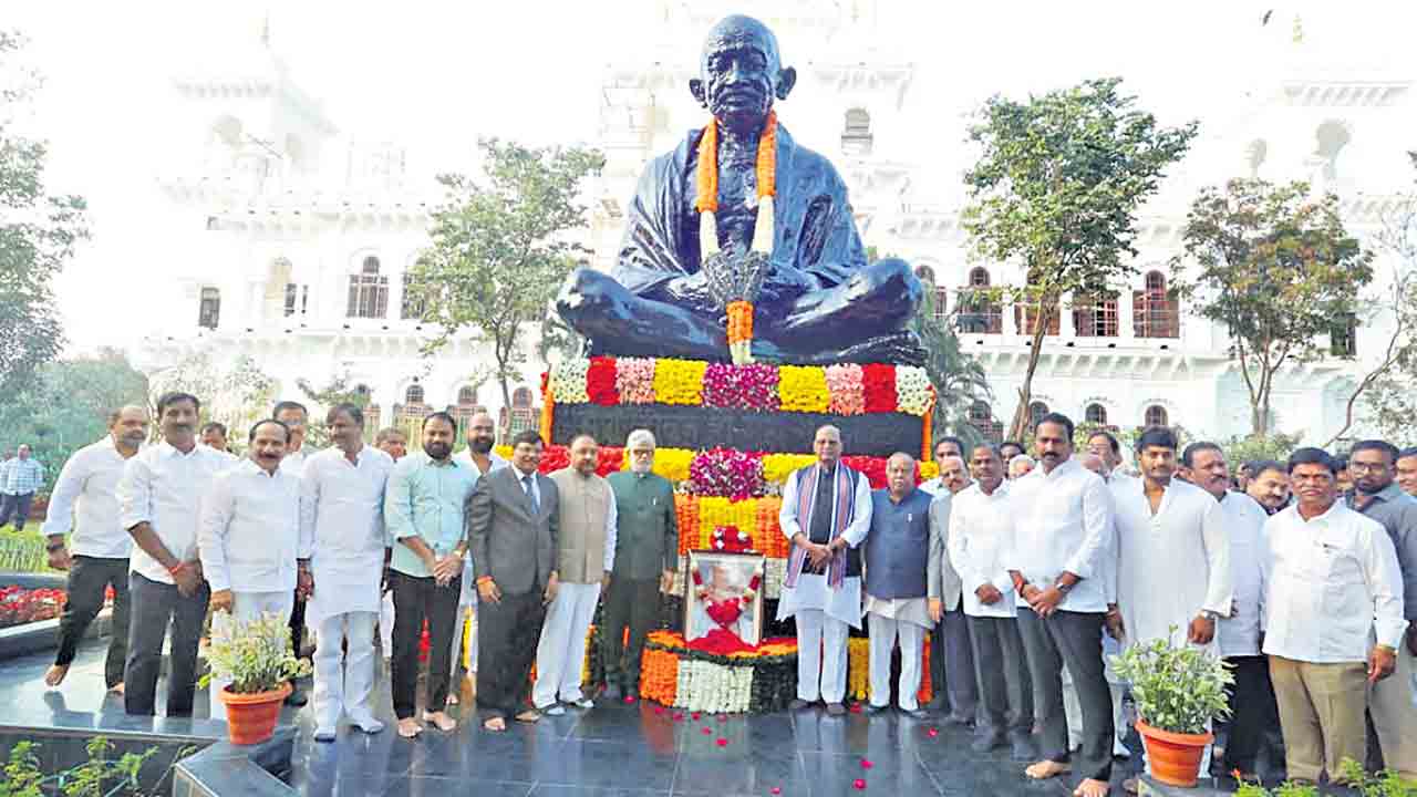 శాసనమండలి ఆవరణలో గణతంత్ర వేడుకలు