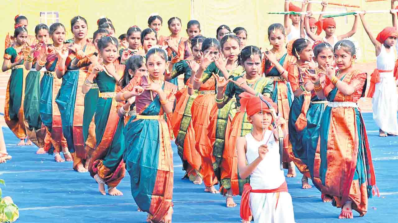 మువ్వ‌న్నెల రెప‌రెప‌లు.. వాడవాడలా గణతంత్ర సంబురం