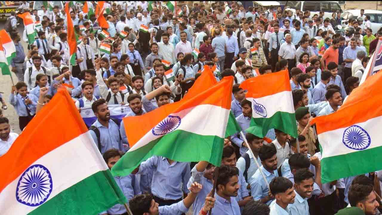 వందే మాతరానికీ నిలబడాల్సిందే!