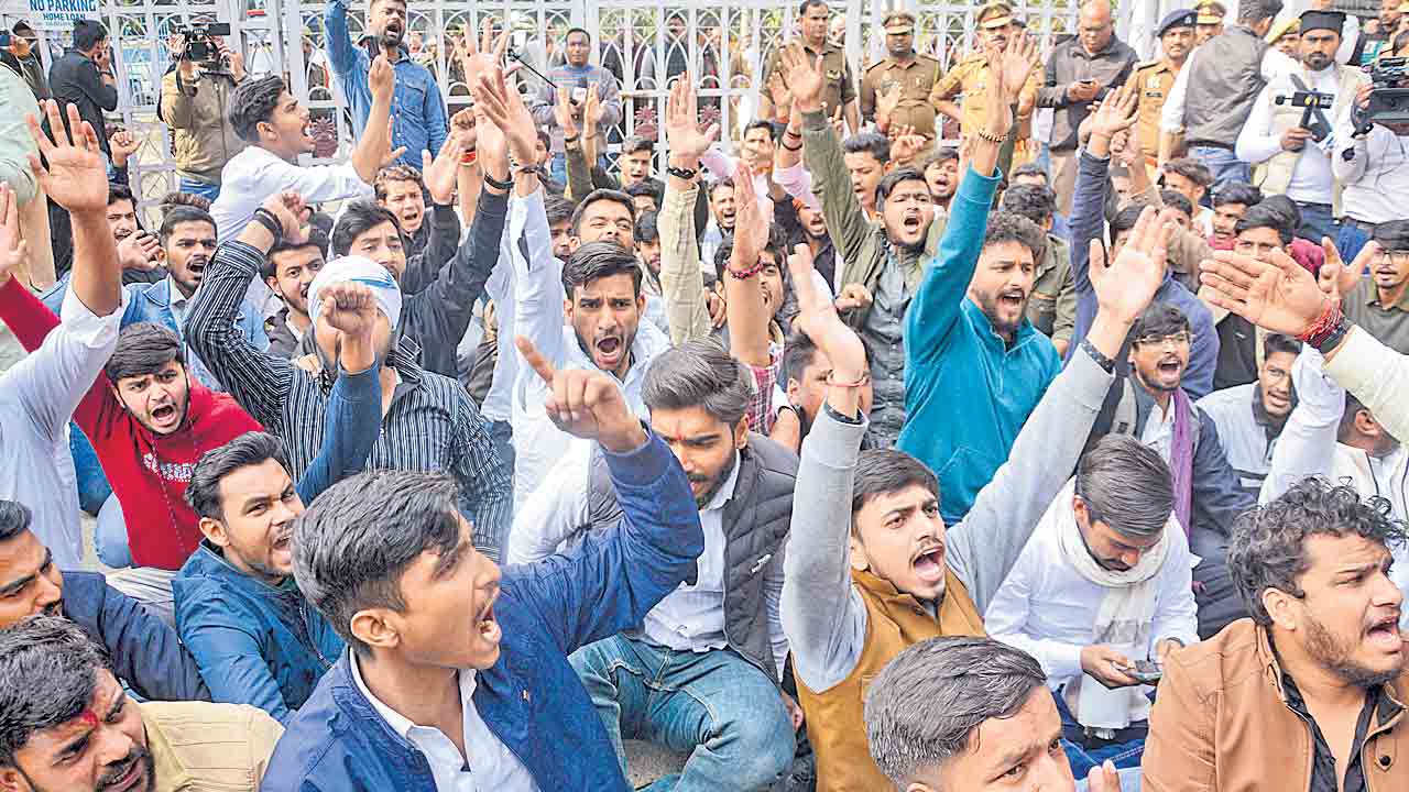 క్యాంపస్‌ నుంచి సుప్రీంకోర్టు వరకు.. యూజీసీ కొత్త రూల్స్‌పై వివాదం