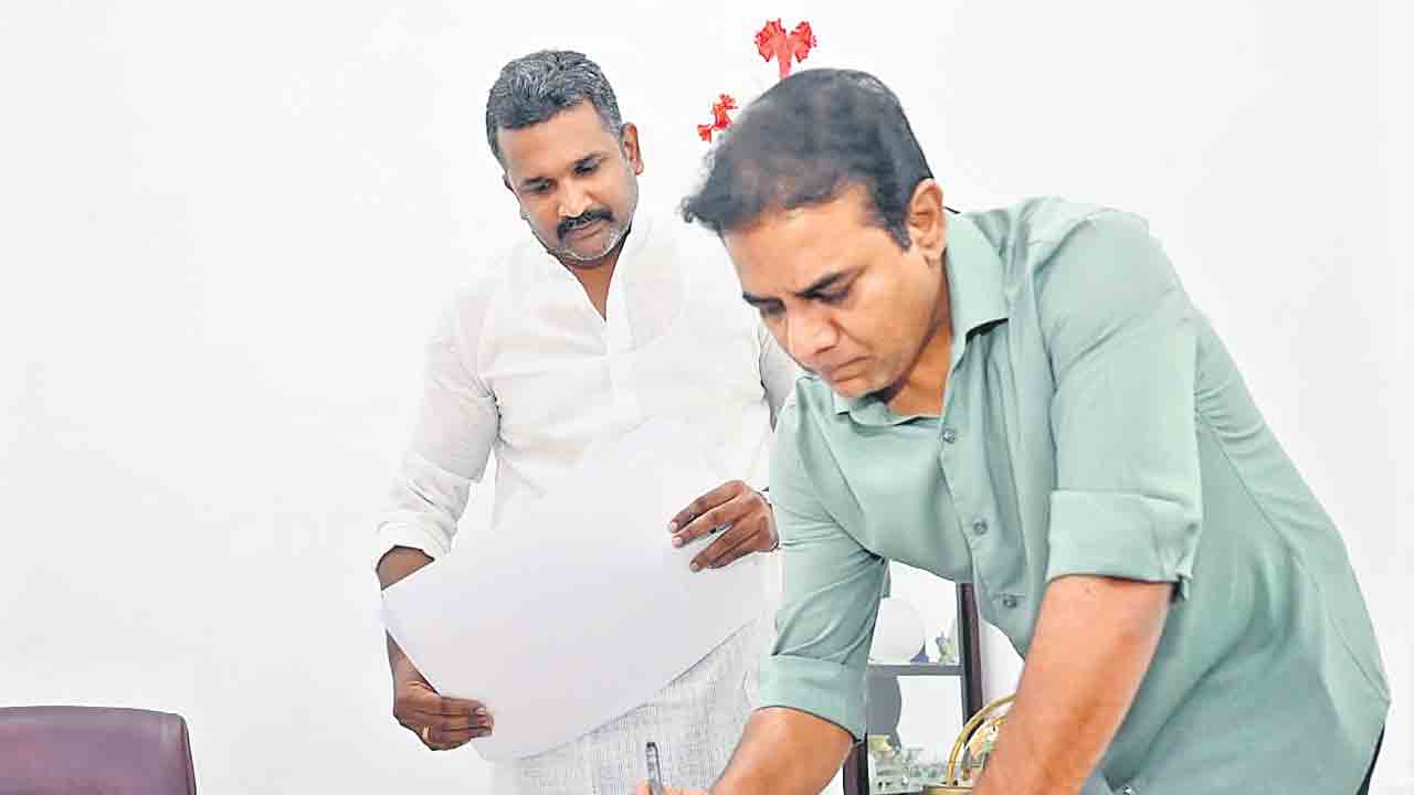 కంటోన్మెంట్‌ విలీనానికి లక్ష సంతకాలు.. తొలి సంతకం చేసిన బీఆర్‌ఎస్‌ వర్కింగ్‌ ప్రెసిడెంట్‌ కేటీఆర్‌