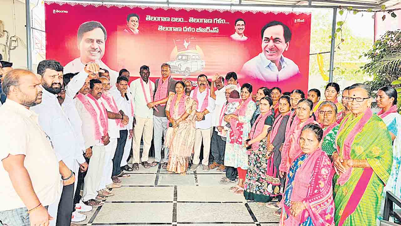 బీఆర్‌ఎస్‌లోకి భారీగా చేరికలు.. కాంగ్రెస్‌, బీజేపీ నుంచి వలసలు