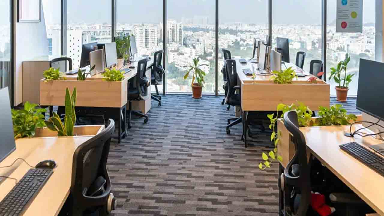 ఆఫీస్‌ స్పేస్‌కు గిరాకీ నై.. రియల్‌ ఎస్టేట్‌ కన్సల్టెంట్‌ కొల్లియర్స్‌ నివేదిక