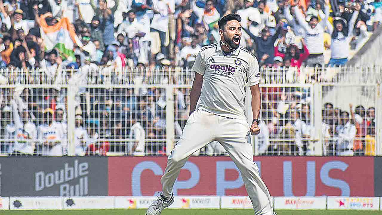 మెరిసిన సిరాజ్‌.. తొలిరోజు హైదరాబాద్‌ పైచేయి