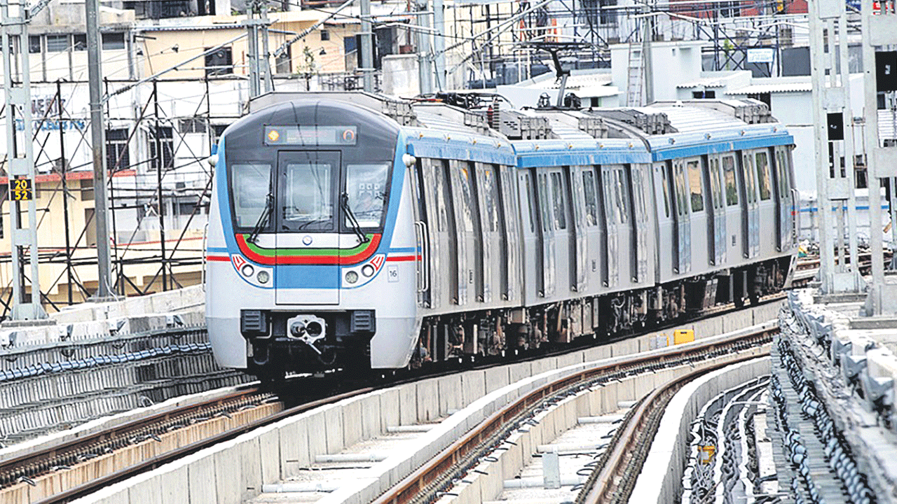 Hyderabad Metro | హైదరాబాద్‌ మెట్రో కకావికలం.. నిధులు సమకూర్చుకోలేక కాలయాపన చేస్తున్న ప్రభుత్వం