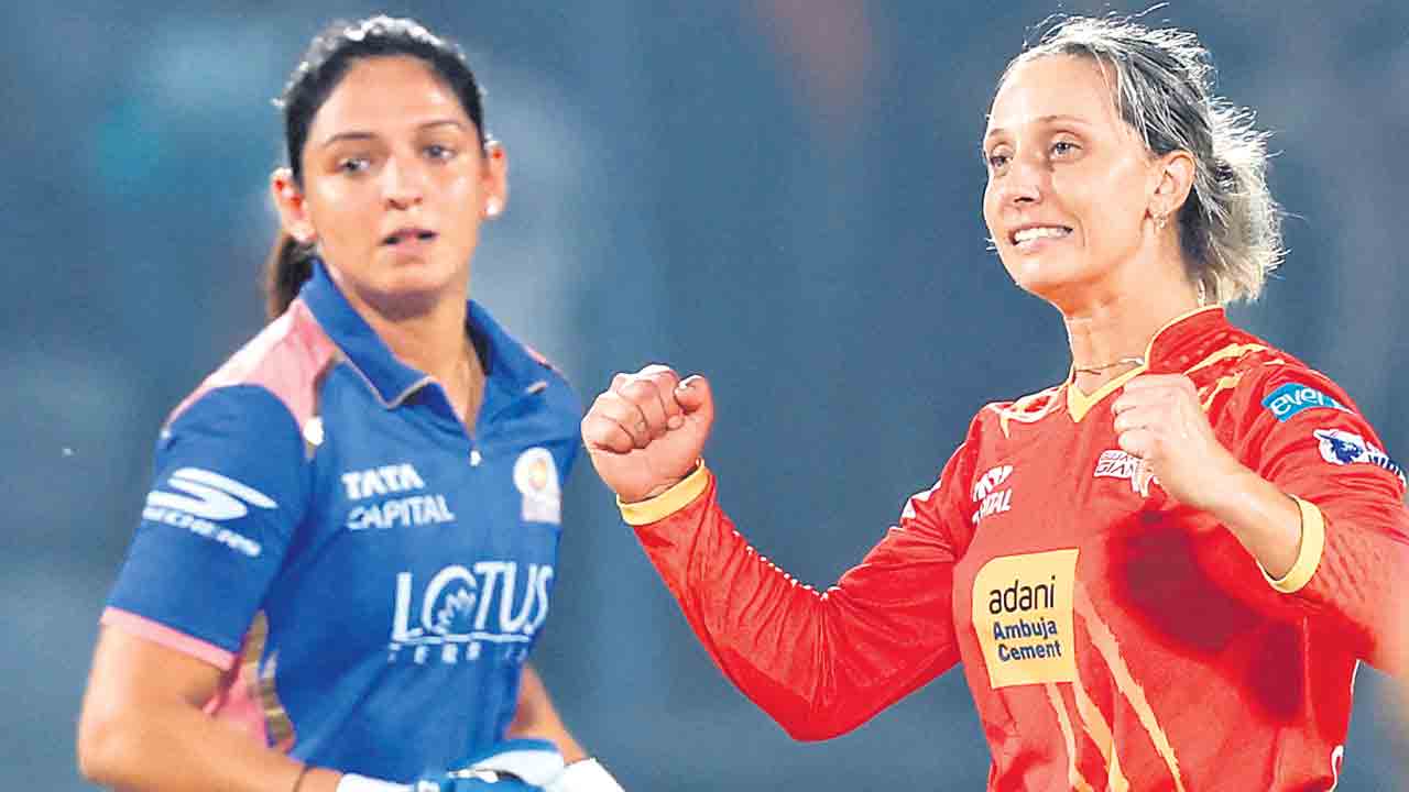 నాకౌట్‌కు గుజరాత్‌.. ముంబైకి షాక్‌