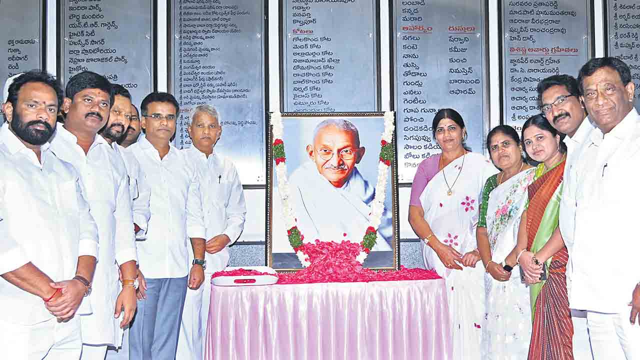 మహాత్ముడి మార్గమే దేశానికి రక్ష