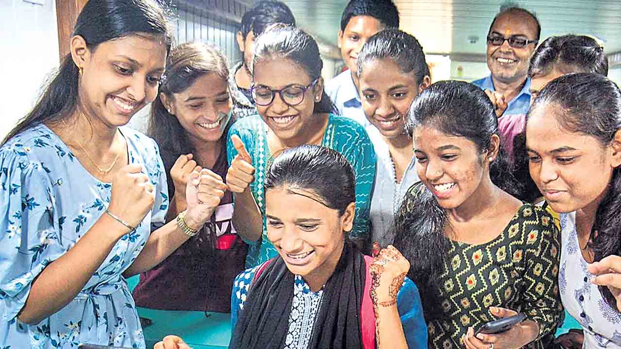 ఎప్‌సెట్‌ పరీక్ష రాసిన వెంటనే మార్క్‌లు.. స్క్రీన్‌పై కనిపించేలా ఏర్పాట్లు