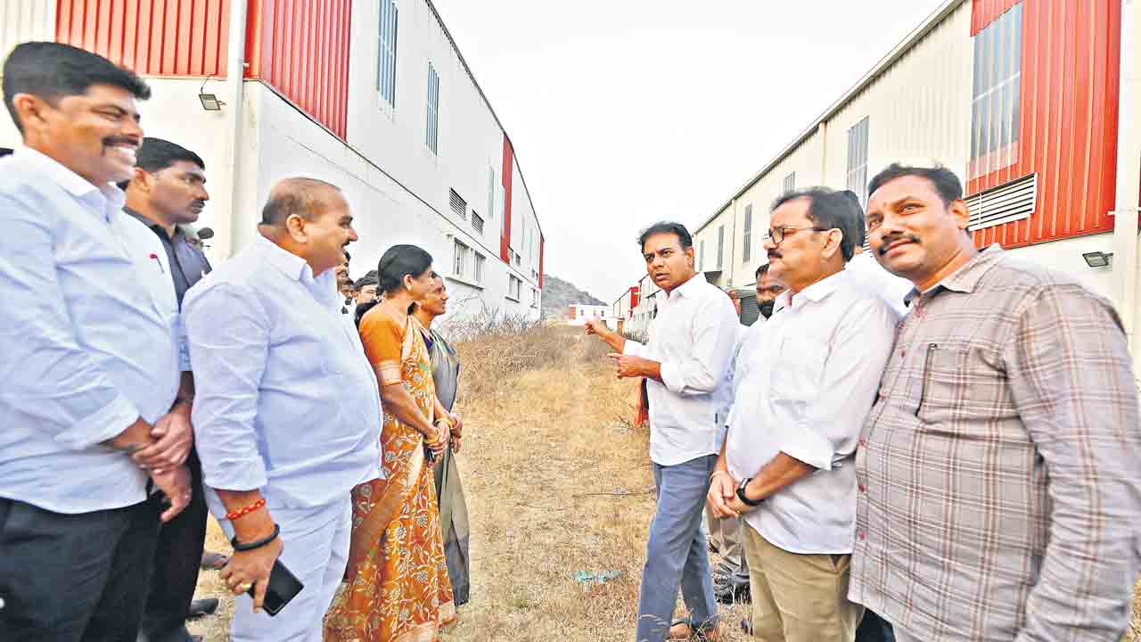 నేతన్నలకు కాంగ్రెస్‌ ద్రోహం.. ‘వర్కర్‌ టు ఓనర్‌’ను సంక్రాంతిలోగా అమలు చేయండి