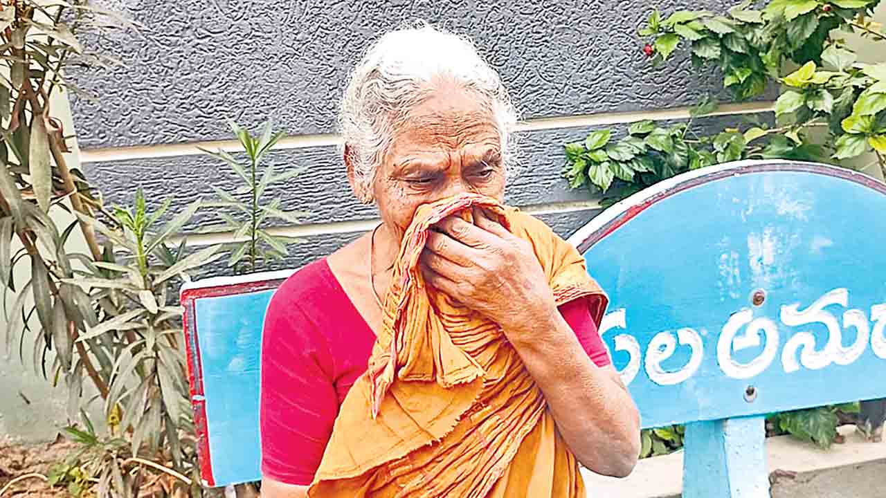 అమ్మకు ఎంత కష్టం!