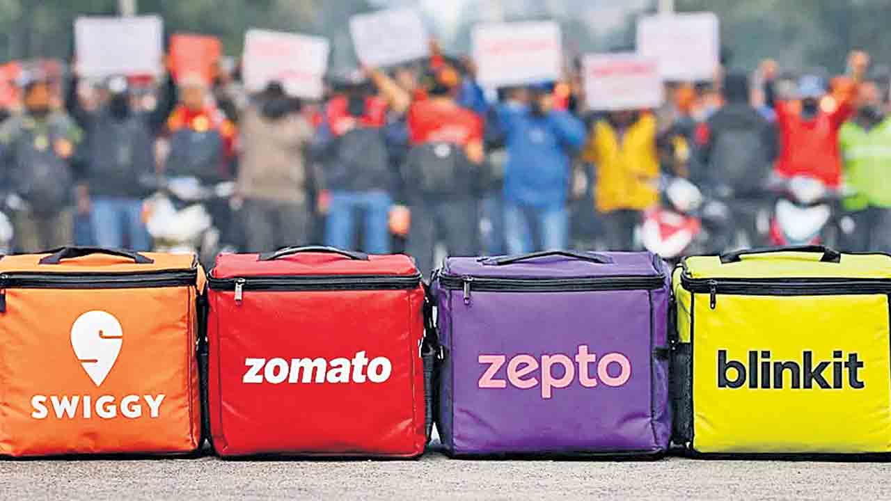 Gig Workers | న్యూ ఇయర్‌కు గిగ్‌ వర్కర్ల సమ్మె దెబ్బ.. దేశవ్యాప్తంగా సమ్మె చేపట్టిన వర్కర్లు