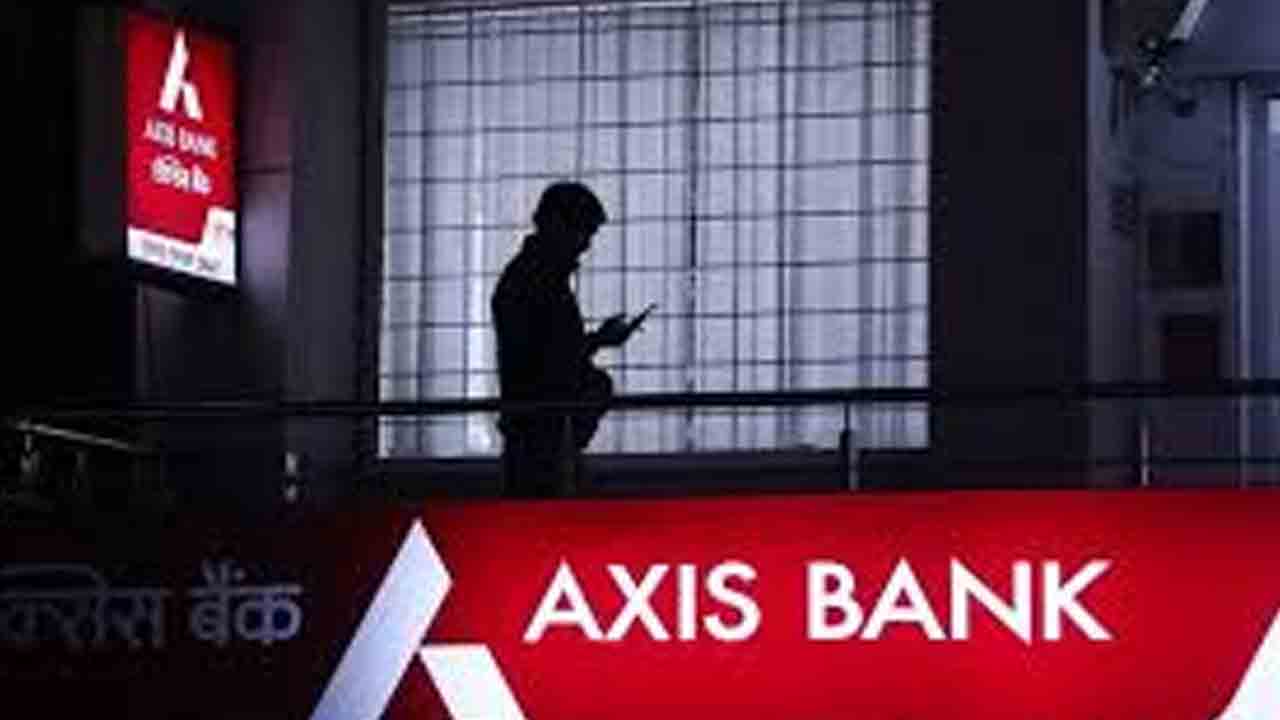 యాక్సిస్‌ బ్యాంక్‌ లాభంలో స్వల్ప వృద్ధి