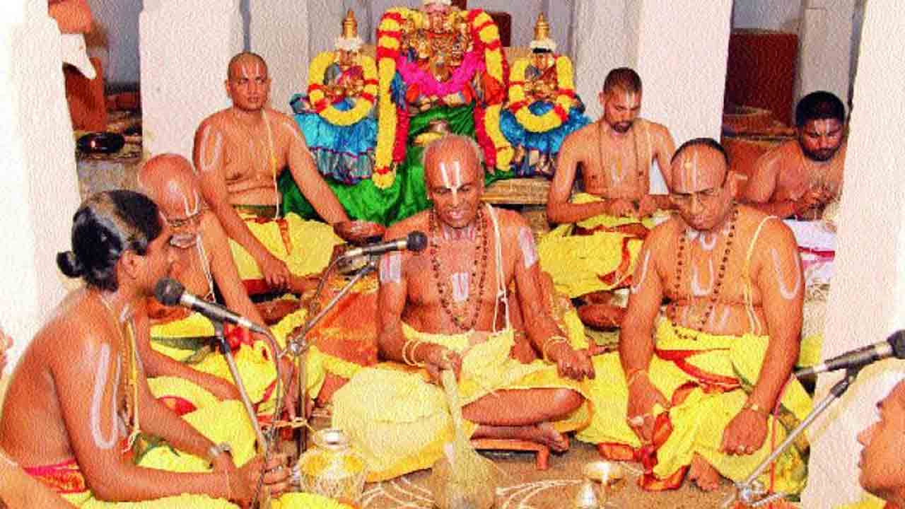 పండుగ పూట పస్తులేనా?