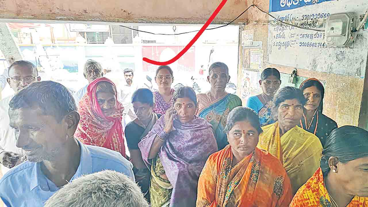 యాసంగిలోనూ యూరియా తిప్పలే