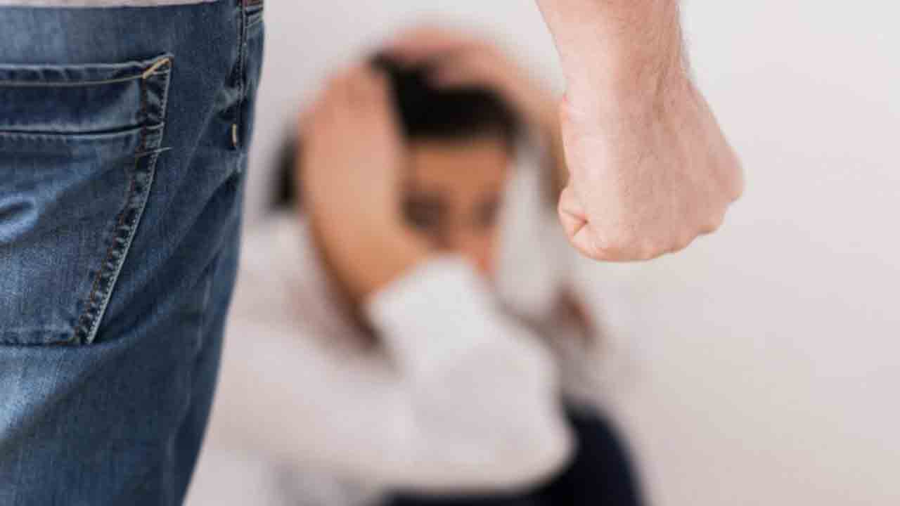 ఇంటర్వ్యూకు వచ్చిన మహిళపై లైంగికదాడికి యత్నం