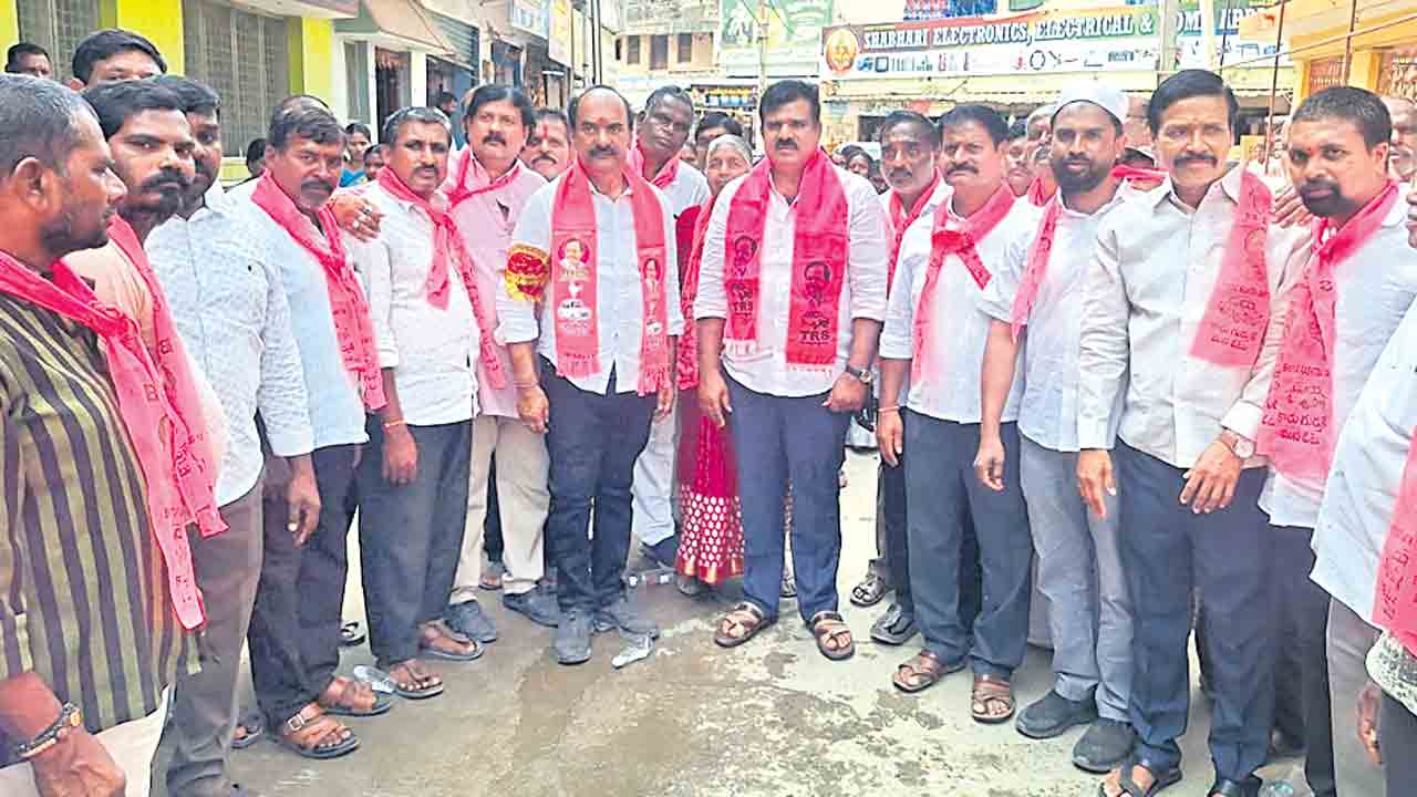 ముగిసిన నామినేషన్లు.. బరిలో నిలిచేదెవరో!