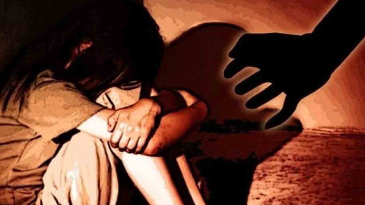ఇద్దరు బాలికలపై లైంగికదాడి