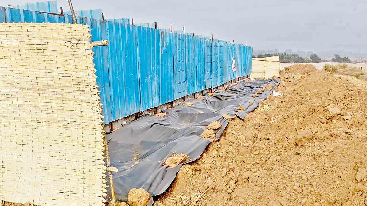 మేడారంలో వసతులు కరువు