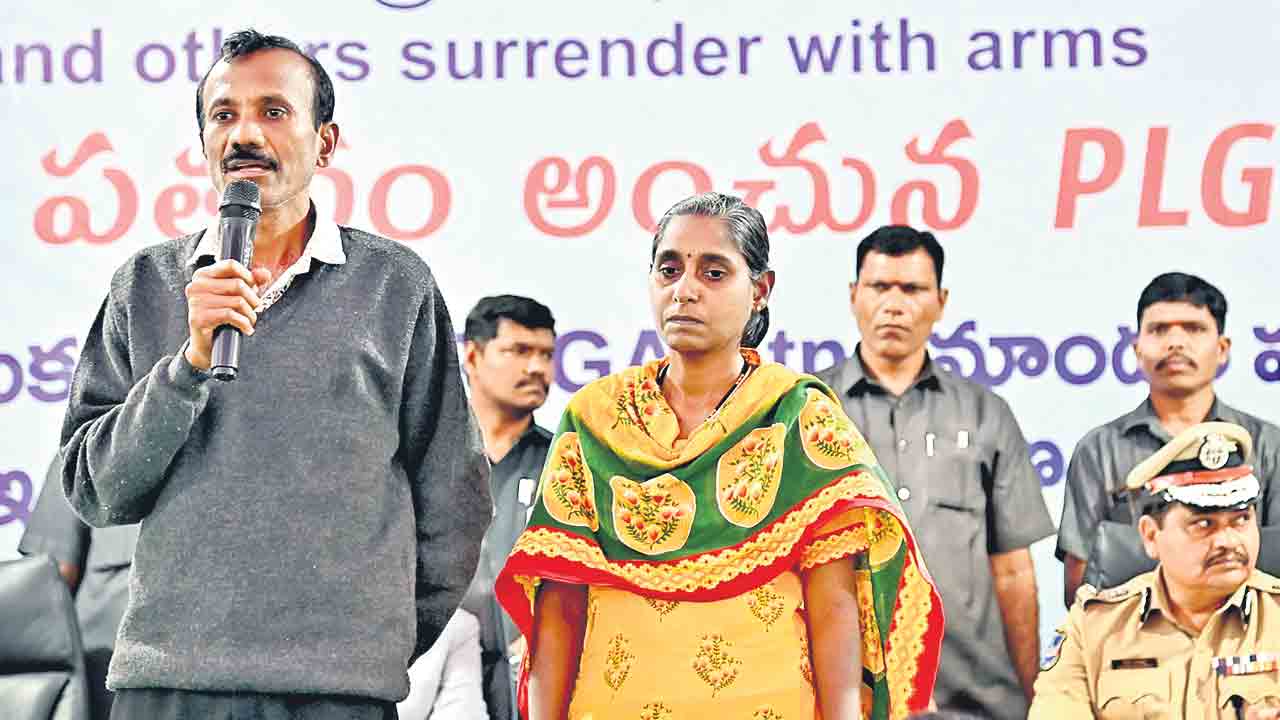 బడ్సేసుక్కా అలియాస్‌ దేవా లొంగుబాటు